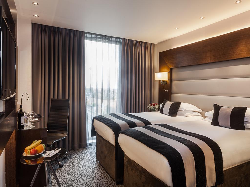 Park Grand Heathrow Hotel Hounslow Kültér fotó