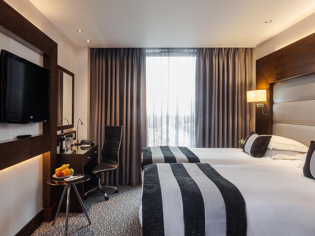 Park Grand Heathrow Hotel Hounslow Kültér fotó